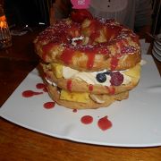 アメリカ料理の店だがパンケーキのデザートが凄かった