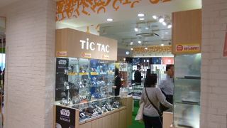 その名の通り、時計の専門店です。