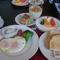 朝食の洋食セット