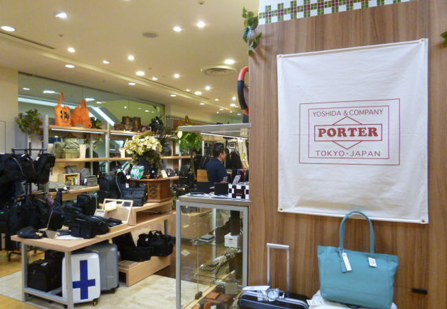 あの吉田カバンのお店です。