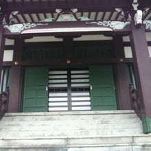 真英寺の本殿です。南側に広い眺望を有する見晴らしの良い寺です