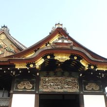 唐門とともに、彫刻が美しい。