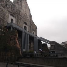 補強されています。