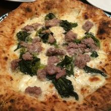 青菜と自家製サルシッチャ。