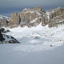 テラスからアルメンタローラへ下る斜面を見下ろして。