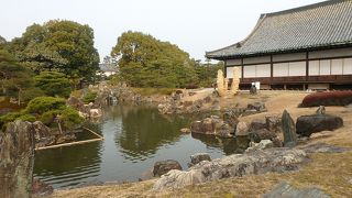 枯山水とは異なる豪壮な庭園