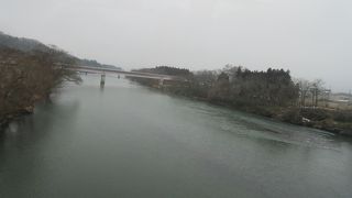 流れの緩い河川、岩手から石巻湾に注ぐ