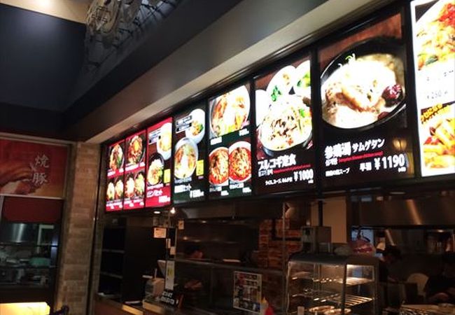 おすすめは、牛カルビ石焼ビビンバです。価格相当のコストパフォーマンスの良い、おいしいビビンバお魚を食べる事ができます。