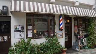 かつての理容の道具類などを収集展示しているところなのですが