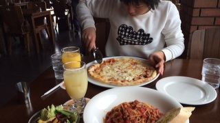 ピザがおススメです。