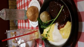 とろけるチーズたっぷりのオムレツ