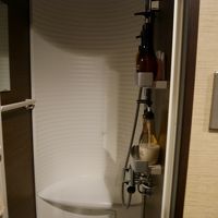 椅子付きのシャワールーム