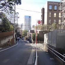 途中にホリプロ、きつい登り