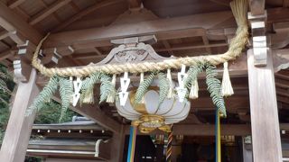 お寺の境内だか神社風のお堂
