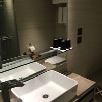 綺麗ですがシンクと蛇口の位置が微妙。。