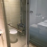 シャワーのみ。バスタブはありませんでした。