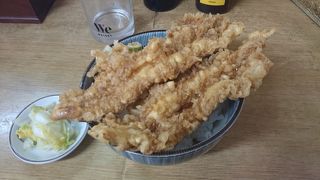 大きい穴子の天ぷらが揚げ立て美味しい店。アジ料理もお勧め。