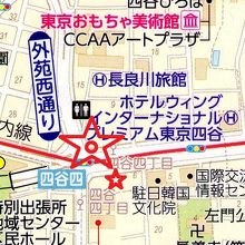 四谷大木戸跡は、四谷４丁目の交差点にあります。新宿通りです。