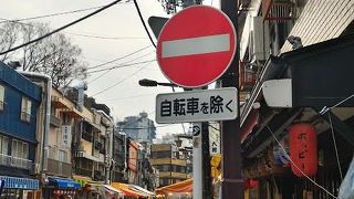 昼間から大賑わい