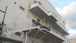 港沿いの倉庫をリノベーション