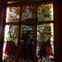 ラトヴィア民族衣装を着たステンドグラスは素敵でした。