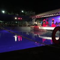 フラを見ながらバーベキュー