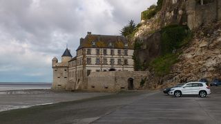 修道院を守る要塞