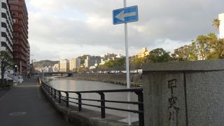 市の中心を流れる由緒ある市民憩いの川