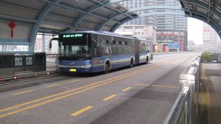 快速公交BRTと市内公交BUS(巴士)の違いと長短点