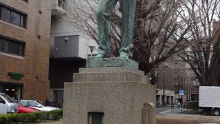 辰野金吾や片山東熊などの日本の近代建築家を育てる