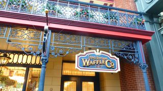 ミッキーのワッフルがサクサクです。
