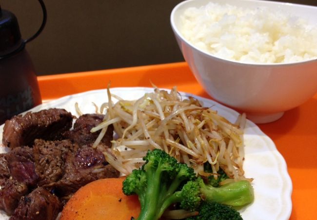 サービスランチオイシイ