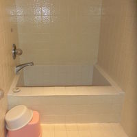 日式お風呂といっても、狭いです。