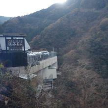 崖っぷちにあるので景色も楽しめる