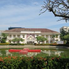 病院のような建物