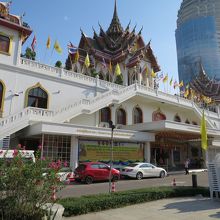 寺院内部の建物