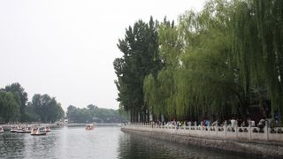 食べ歩きをしながら