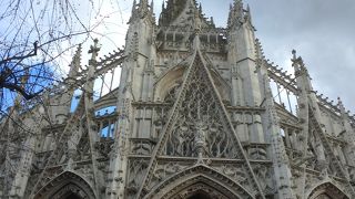 フランボワイヤン・ゴシック建築の傑作