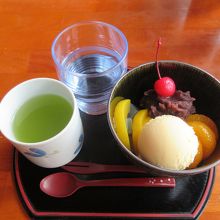 喫茶室お薦めの「クリームあんみつ」