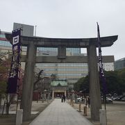 駅からすぐのところにある神社