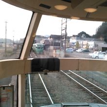 運転手さんの頭が見えます