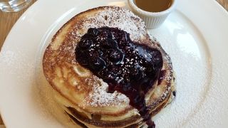 ブルーベリーパンケーキ…都会的甘さ