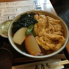 玉子とじきしめん800円