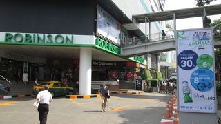 庶民的なショッピングセンター