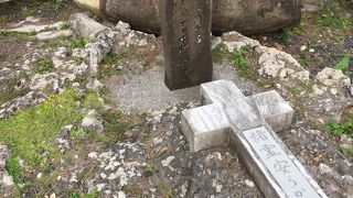 沖縄戦に於いて戦死した米軍の司令官をはじめとした将校の慰霊碑があります。～バクナー中将慰霊碑～