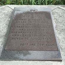 バックナー慰霊碑。