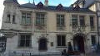 Hotel de Bourgtheroulde, Autograph Collection