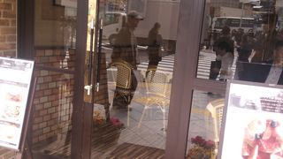 アルタの隣にあります