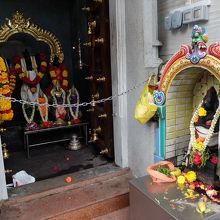 信者さん以外、立ち入り禁止の場所もあります。要注意。