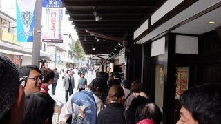 梅が枝餅　行列のできるお店